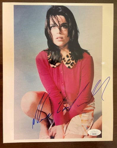 Neve campbell signed - neve,