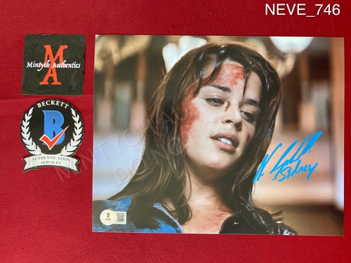 Neve campbell autographed - neve,