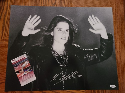 Neve campbell signed the - neve, craft