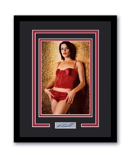 Neve campbell autographed - neve,